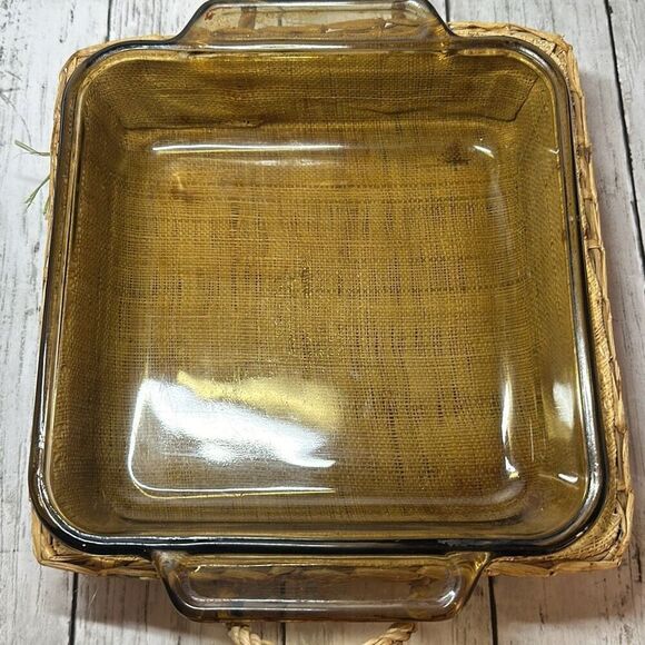 Anchor Ovenware 2 QT Square Baking  Dish And Wicker Basket Carrier- Vintage USA - Picture 5 of 7